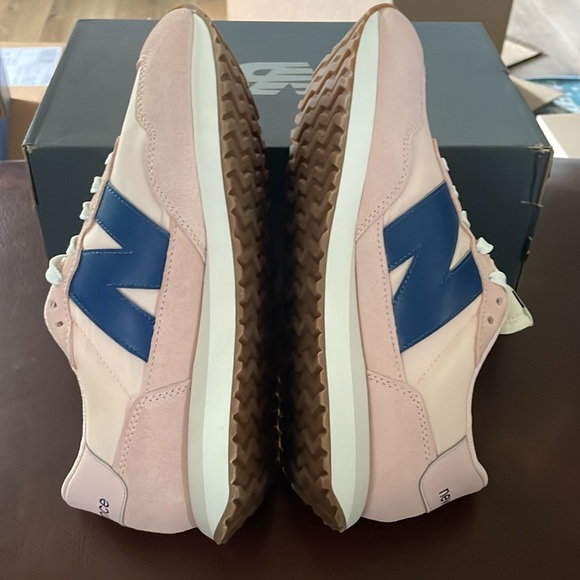 New Balance Running Course Women’s 10 - Picture 3 of 4